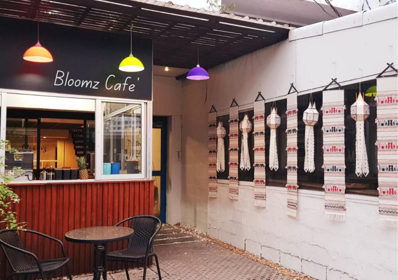 Bloomz Hostel Csiangmaj Kültér fotó